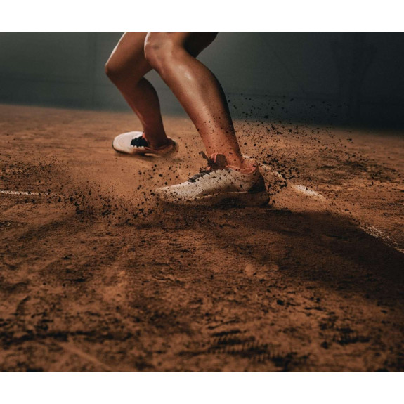 Bien choisir ses chaussures de tennis terre battue homme : conseils d’experts pour maximiser votre jeu